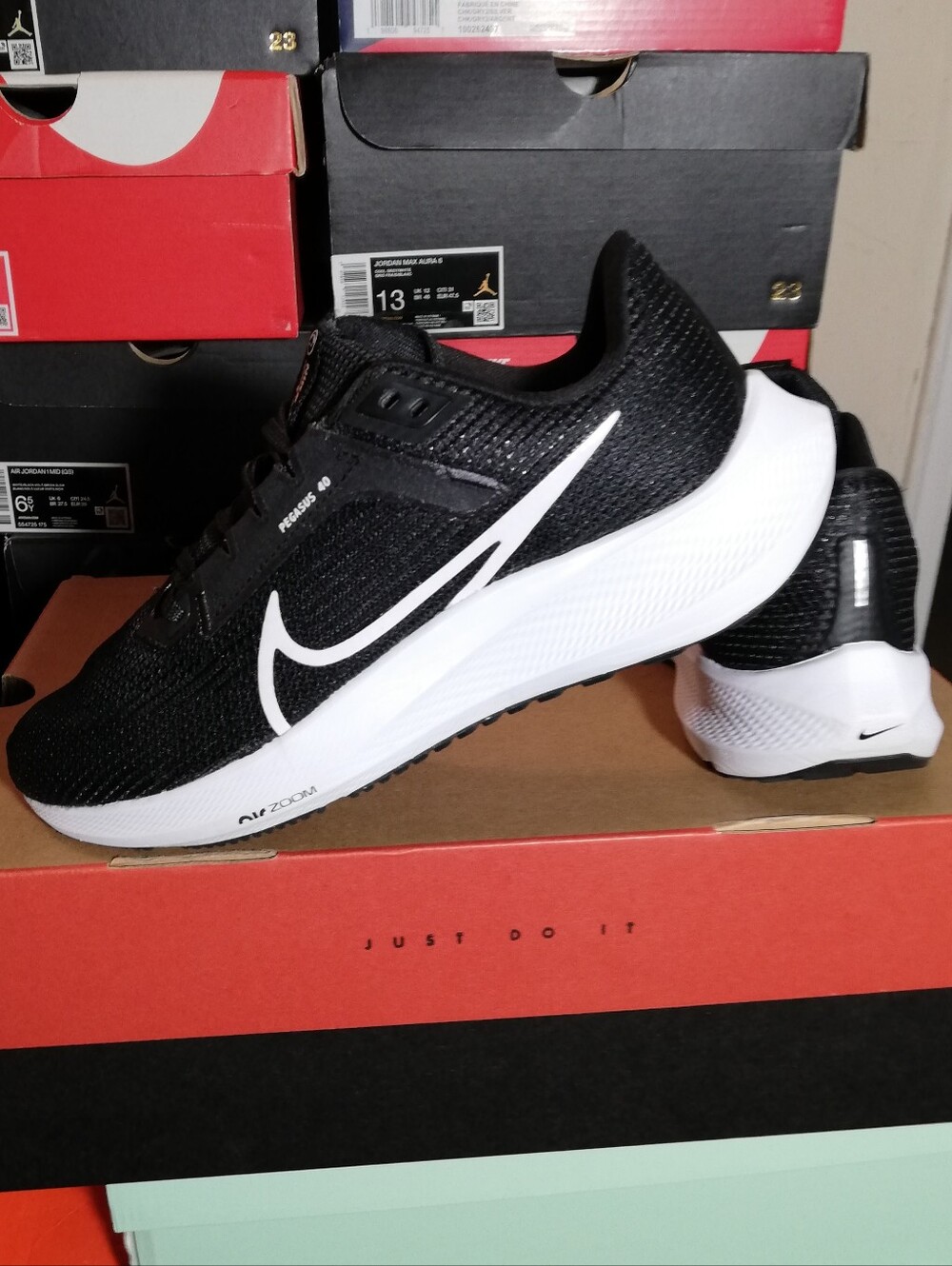 NIKE AIR ZOOM PEGASUS40 WOMEN'S US SIZE 7.5 MINT COND